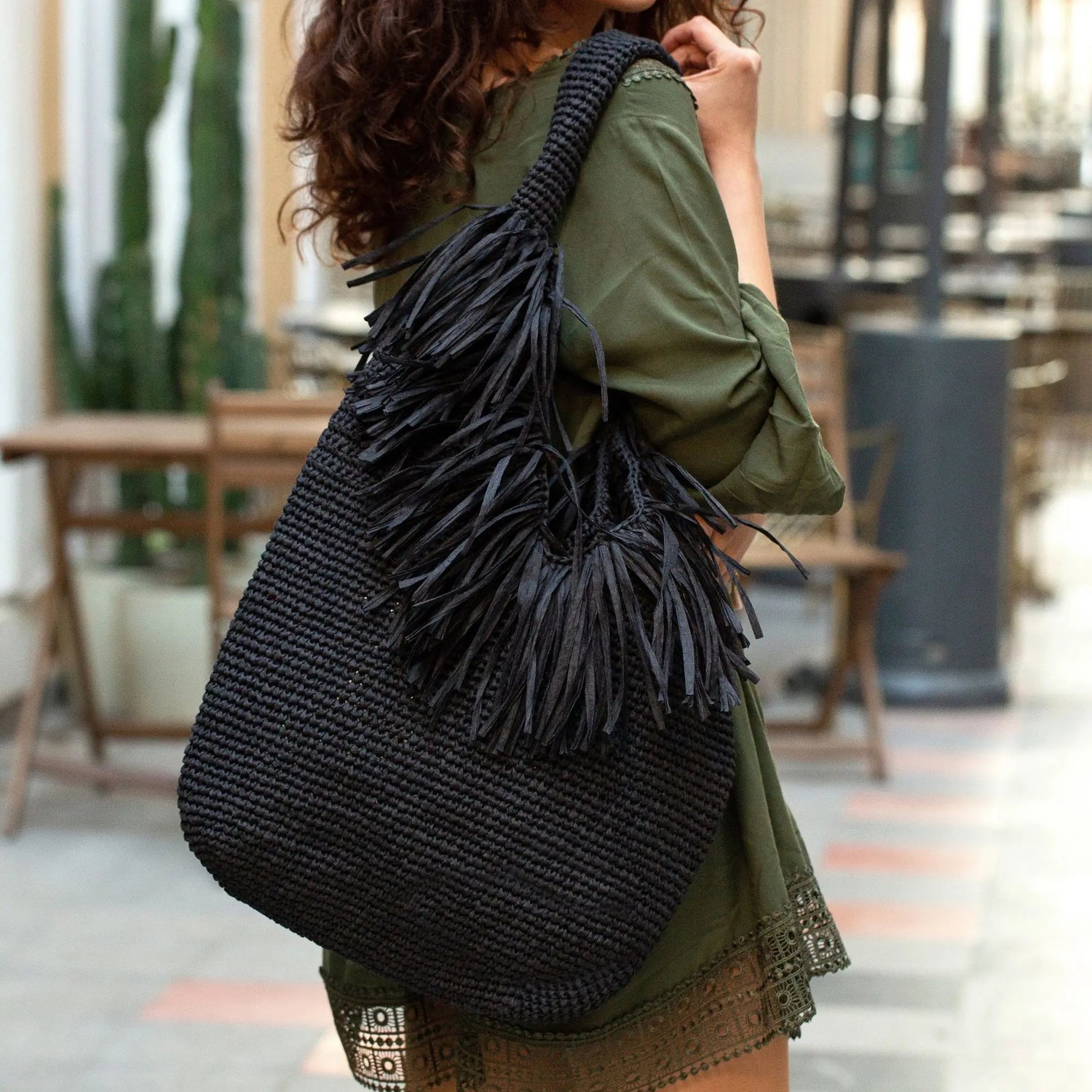 black_raffia_beach_bag
