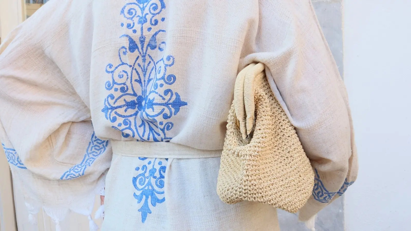 chic_raffia_clutch_bag