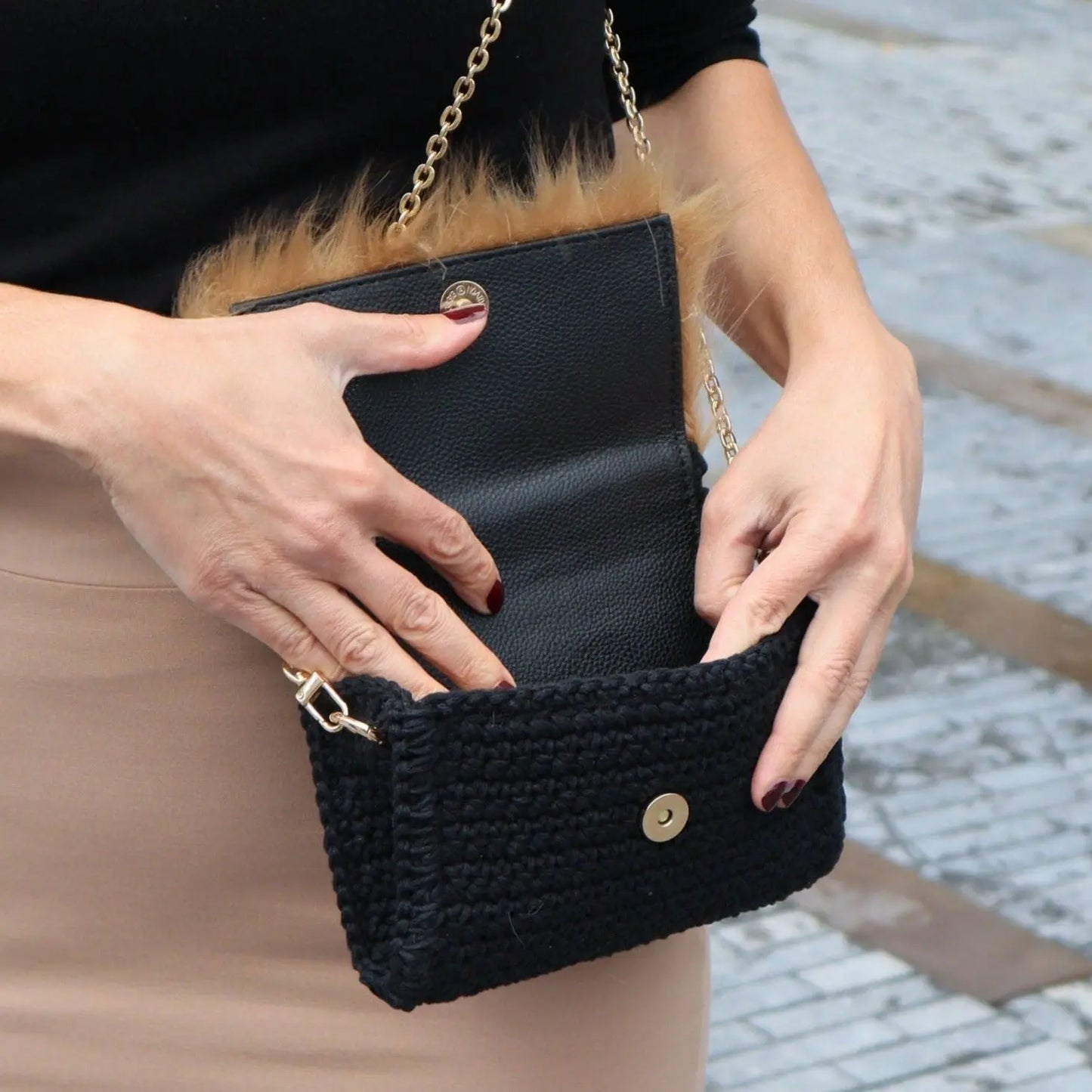 SAC BANDOULIERE NOIR LUXE FOURRURE_1