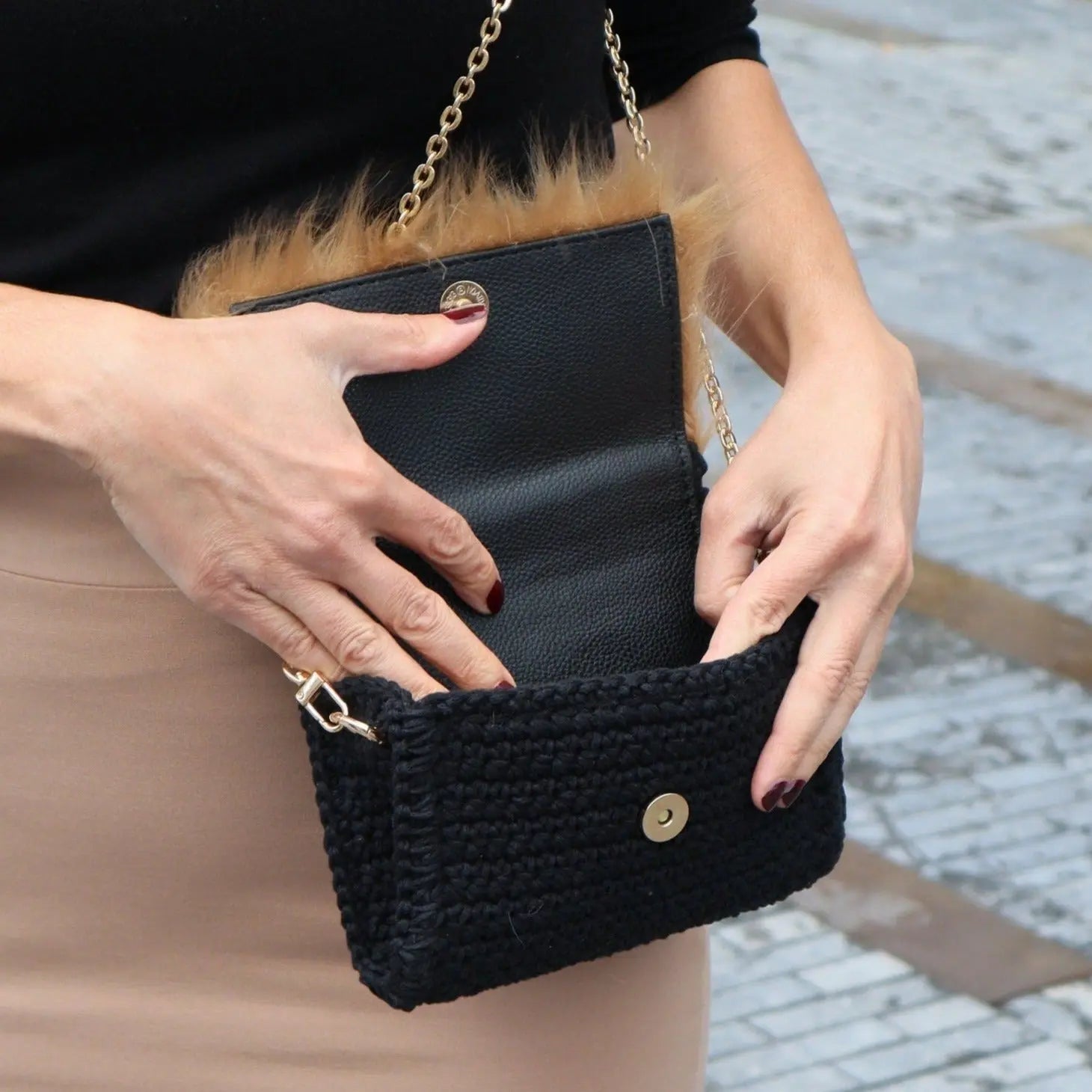 SAC BANDOULIERE NOIR LUXE FOURRURE_1